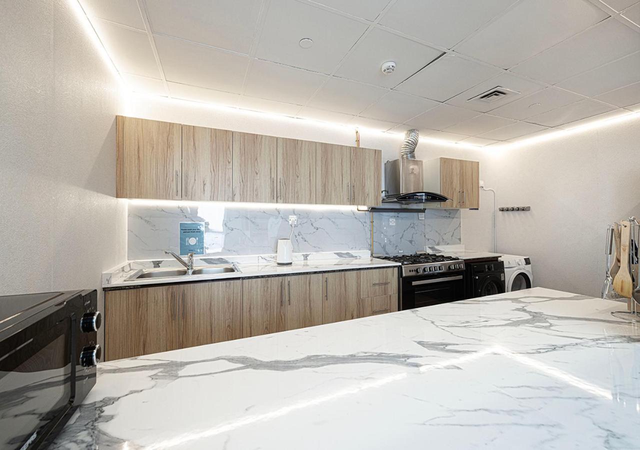 Next'House - Skyview Host Hostel Dubai Exterior photo